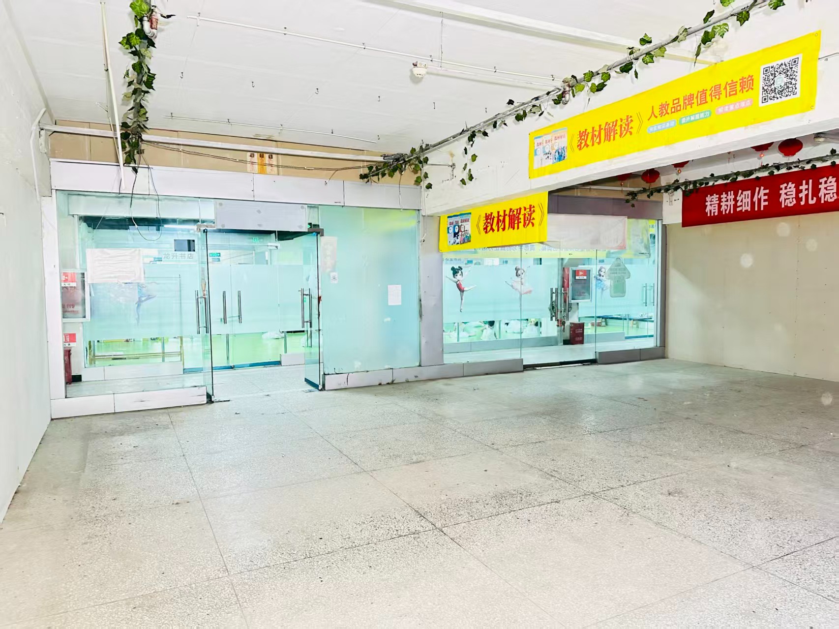 华美立家新丝路建材家居广场商铺提供写字楼、商铺、展示空间、直播间等多种面积选择，满足企业办公、研发、展示、运营等多元需求。