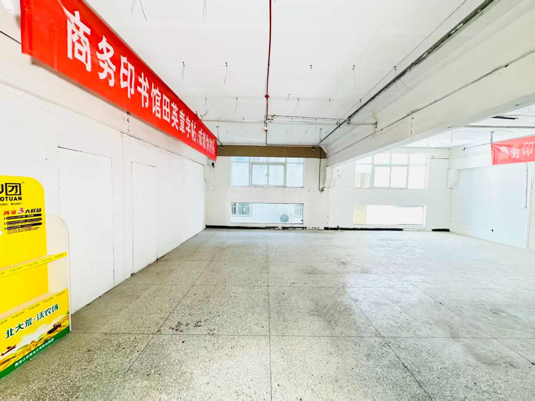 华美立家新丝路建材家居广场商铺人工智能（AI）应用企业 ✅ AI大模型应用及智能办公项目 ✅ 软件开发、数字技术企业 ✅ 电商直播、新媒体运营团队 ✅ 智能营销、智慧零售项目